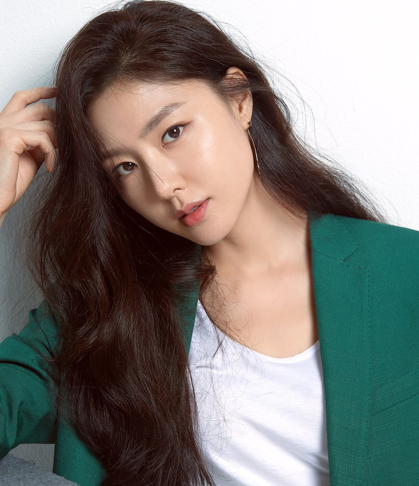 ‘Nữ chính bị ghét nhất’ của ‘Tham Vọng Rực Đỏ’: Sở hữu nhan sắc được nhận xét lấn lướt Son Ye Jin, dính nghi vấn hẹn hò bạn trai cũ Seo Ye Ji - Ảnh 8. ‘Nữ chính bị ghét nhất’ của ‘Tham Vọng Rực Đỏ’: Sở hữu nhan sắc được nhận xét lấn lướt Son Ye Jin, dính nghi vấn hẹn hò bạn trai cũ Seo Ye Ji - Ảnh 8.