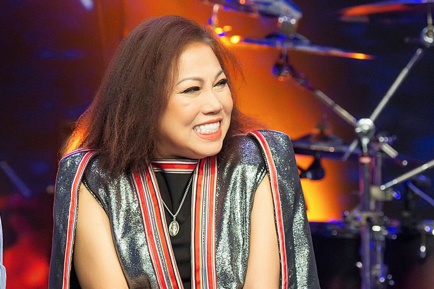 Xuất hiện đoạn clip 1 nữ ca sĩ hiện tại phải về quê nuôi heo, netizen xót xa nhớ lại thời hoàng kim! - Ảnh 3.