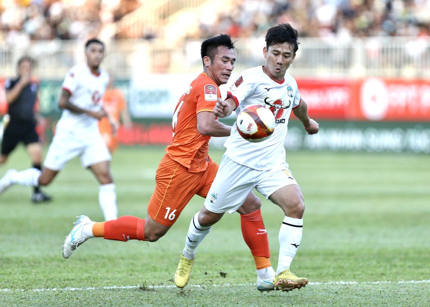 Điểm yếu khiến HAGL đánh rơi chiến thắng và bài toán khó với Kiatisuk - Ảnh 2. Điểm yếu khiến HAGL đánh rơi chiến thắng và bài toán khó với Kiatisuk - Ảnh 2.