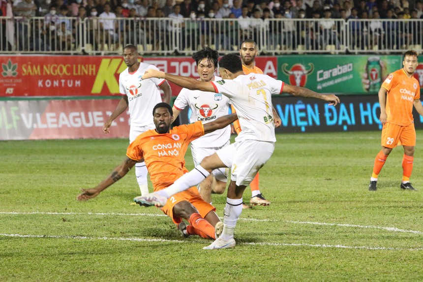 Điểm yếu khiến HAGL đánh rơi chiến thắng và bài toán khó với Kiatisuk - Ảnh 1. Điểm yếu khiến HAGL đánh rơi chiến thắng và bài toán khó với Kiatisuk - Ảnh 1.