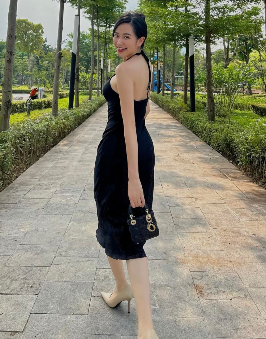 Style đối lập của nữ chính Dưới bóng cây hạnh phúc  - Ảnh 4.