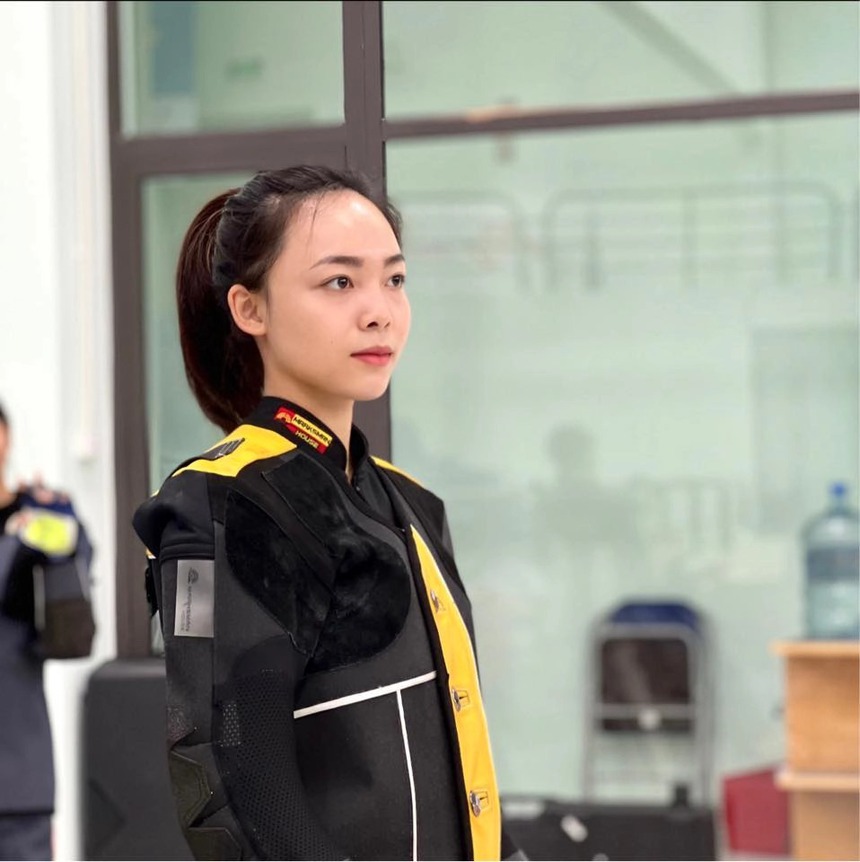Xạ thủ xinh đẹp Phí Thanh Thảo tình nguyện gác lại sự nghiệp để lên đường nhập ngũ  - Ảnh 1.
