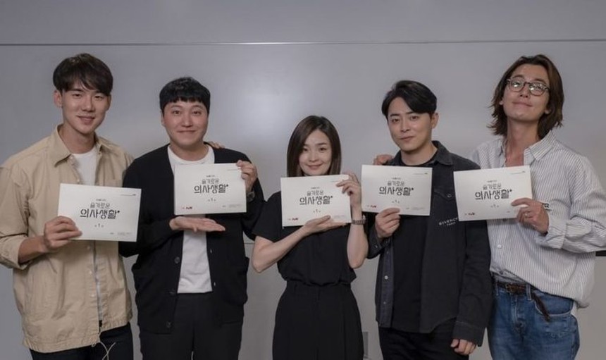 'Cưng' Soo Young như Jung Kyung Ho: Vì nàng mà rất chăm mặc đẹp, đi cạnh hội bạn thân là lộ bản chất liền - Ảnh 8.