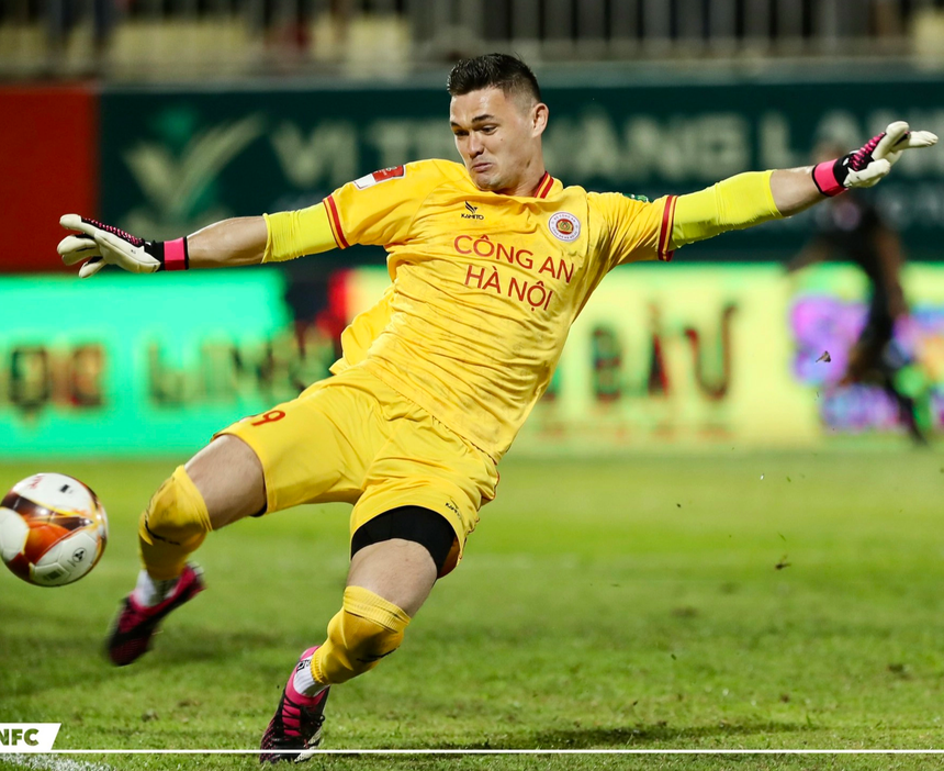 Patrik Lê Giang hoá người hùng của CLB TP.HCM - Ảnh 1.