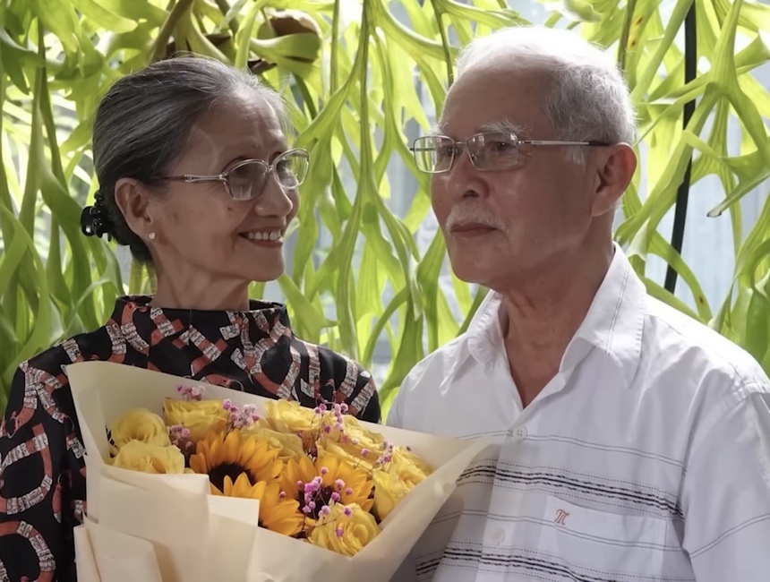 Cô gái đẹp bỏ sự nghiệp, danh vọng để đi theo tiếng gọi tình yêu, 70 tuổi mới được làm đám cưới  - Ảnh 1.