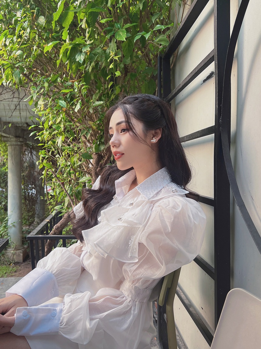 "Thánh nữ cover" Hương Ly: Tôi mới sửa mũi, nâng ngực, chồng không dời nửa bước - Ảnh 4.