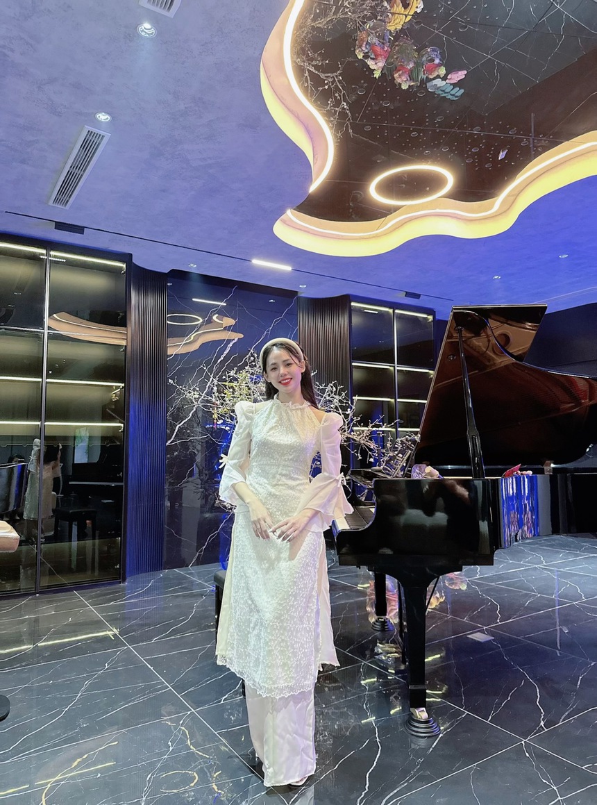 "Thánh nữ cover" Hương Ly: Tôi mới sửa mũi, nâng ngực, chồng không dời nửa bước - Ảnh 1.