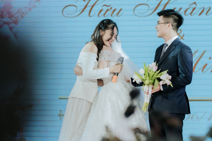 "Thánh nữ cover" Hương Ly: Tôi mới sửa mũi, nâng ngực, chồng không dời nửa bước - Ảnh 2.