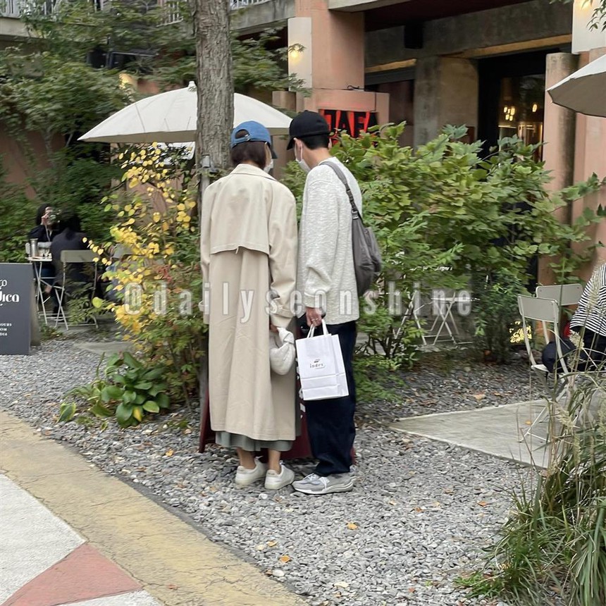 'Cưng' Soo Young như Jung Kyung Ho: Vì nàng mà rất chăm mặc đẹp, đi cạnh hội bạn thân là lộ bản chất liền - Ảnh 3.