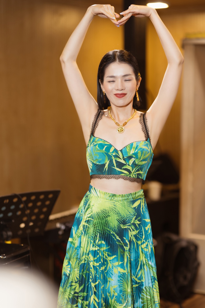 Lệ Quyên khoe khéo vòng một gợi cảm khi tập luyện cho Lệ Quyên love concert  - Ảnh 3.