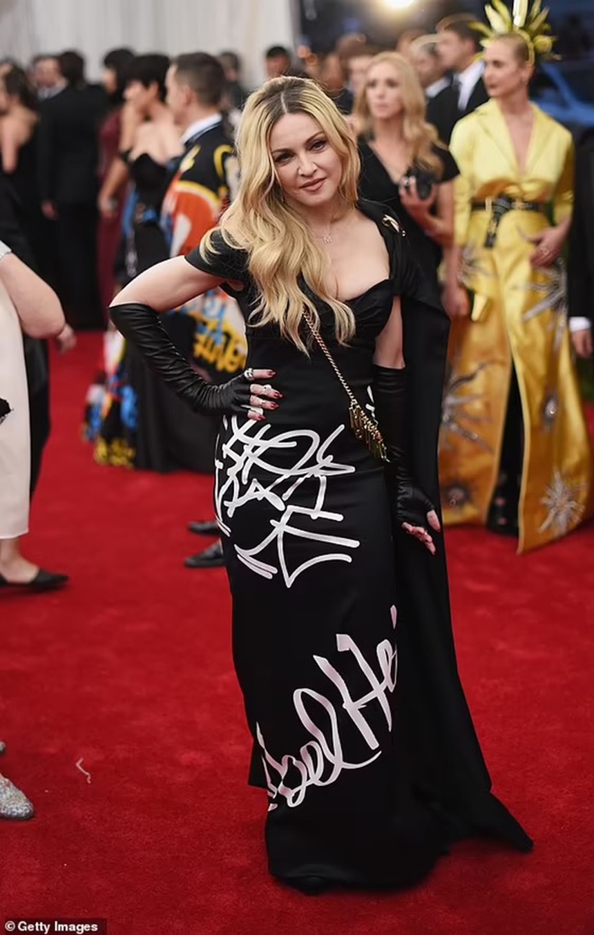 Madonna cuối cùng thừa nhận phẫu thuật thẩm mỹ sau lần xuất hiện không thể nhận ra tại lễ trao giải Grammy - Ảnh 20.