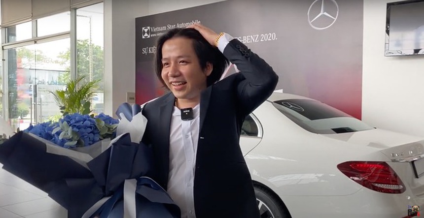 Khoa Pug gây tranh cãi khi tuyên bố mình là YouTuber Việt giàu nhất ở Mỹ - Ảnh 3. Khoa Pug gây tranh cãi khi tuyên bố mình là YouTuber Việt giàu nhất ở Mỹ - Ảnh 3.