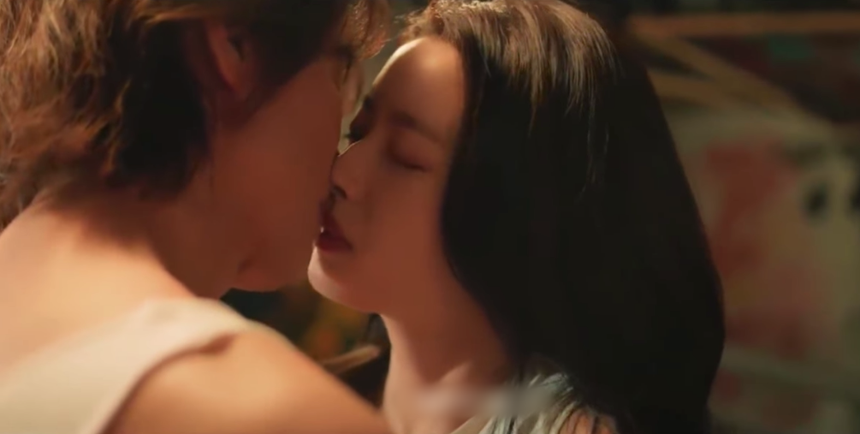 Cảnh hôn nóng mắt của Ngôn Thừa Húc và bạn diễn kém 21 tuổi gây sốt  - Ảnh 4.