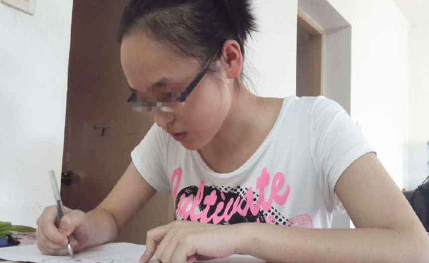 Bố mẹ giả nghèo giả khổ để mong con gái học được cách sống tiết kiệm: Ai ngờ chục năm sau phải ôm mặt khóc vì hối hận - Ảnh 2. Bố mẹ giả nghèo giả khổ để mong con gái học được cách sống tiết kiệm: Ai ngờ chục năm sau phải ôm mặt khóc vì hối hận - Ảnh 2.