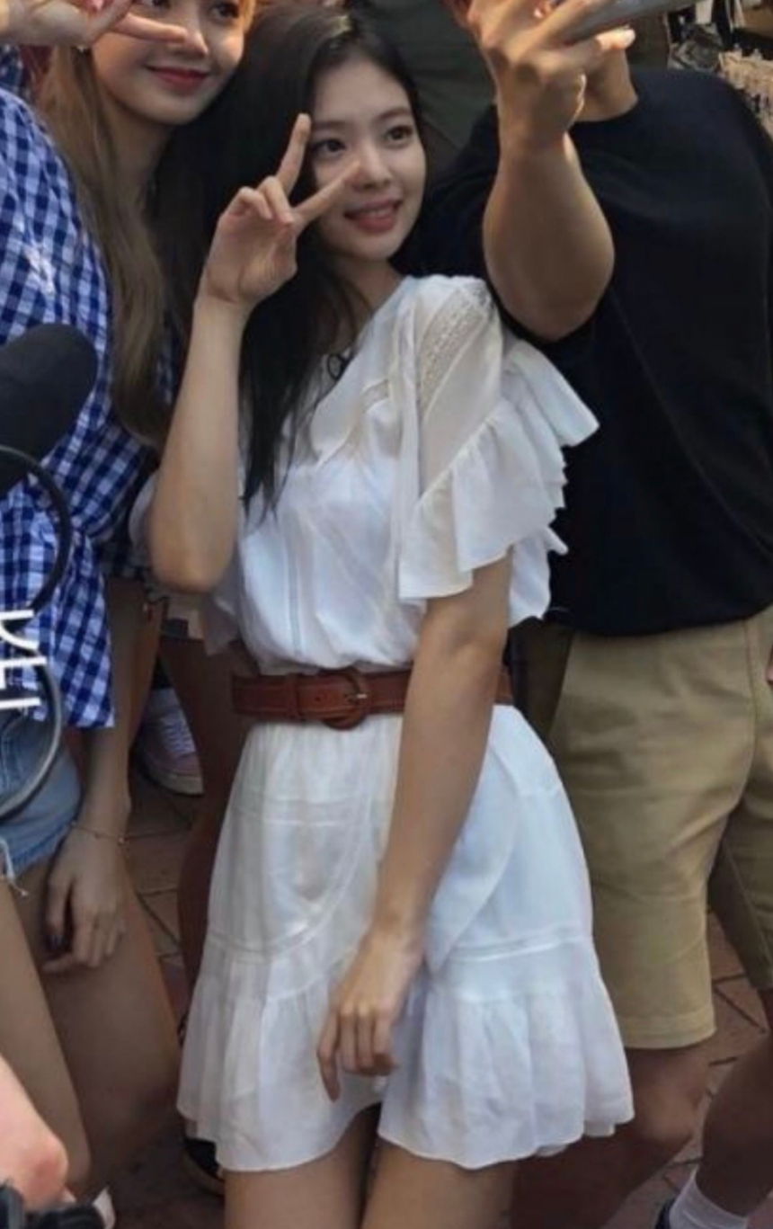 Netizen Hàn trầm trồ trước mặt mộc của Jennie Blackpink - Ảnh 2.