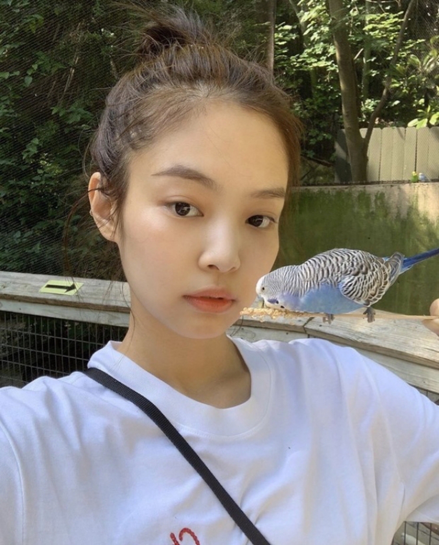 Netizen Hàn trầm trồ trước mặt mộc của Jennie Blackpink - Ảnh 4.