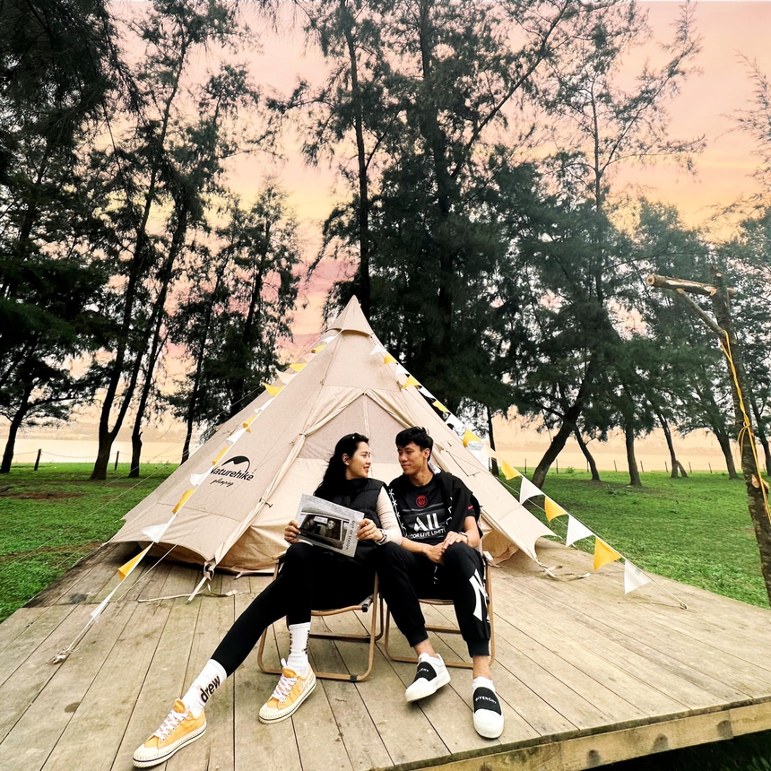 Nhận quà 8/3 sớm từ chồng, bà xã Quế Ngọc Hải lo bị đòi lại - Ảnh 2. Nhận quà 8/3 sớm từ chồng, bà xã Quế Ngọc Hải lo bị đòi lại - Ảnh 2.