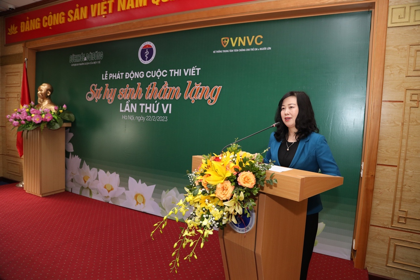 Bộ trưởng Bộ Y tế: Đội ngũ ngành y rất vất vả, luôn thầm lặng hy sinh - Ảnh 1.