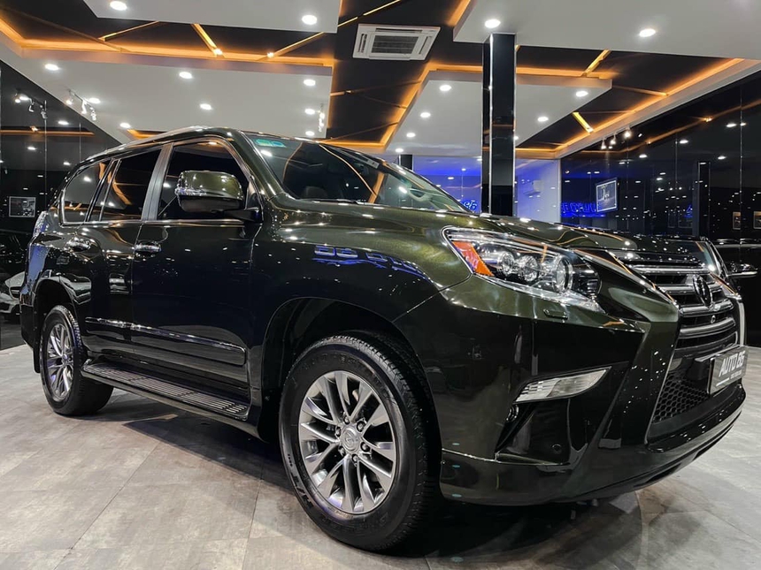Lexus GX 460 đời 2010 lột xác thành bản mới, rao bán gần 2 tỷ đồng, không lo ngại đăng kiểm - Ảnh 2. Lexus GX 460 đời 2010 lột xác thành bản mới, rao bán gần 2 tỷ đồng, không lo ngại đăng kiểm - Ảnh 2.