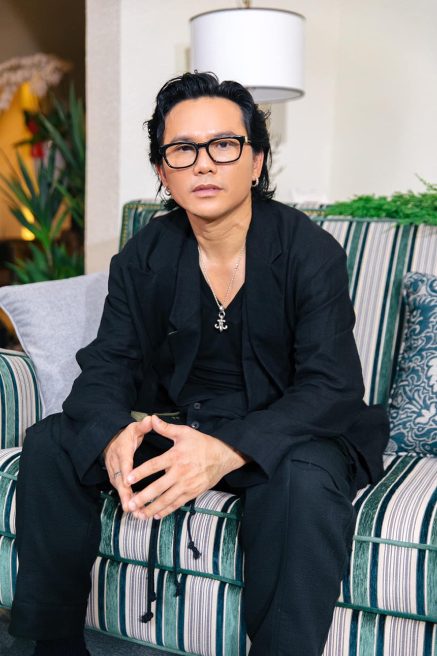 Cuộc sống của Tú Dưa tuổi U45: Sau nhiều lận đận, giờ viên mãn bên vợ 3, sự nghiệp ra sao? - Ảnh 1.