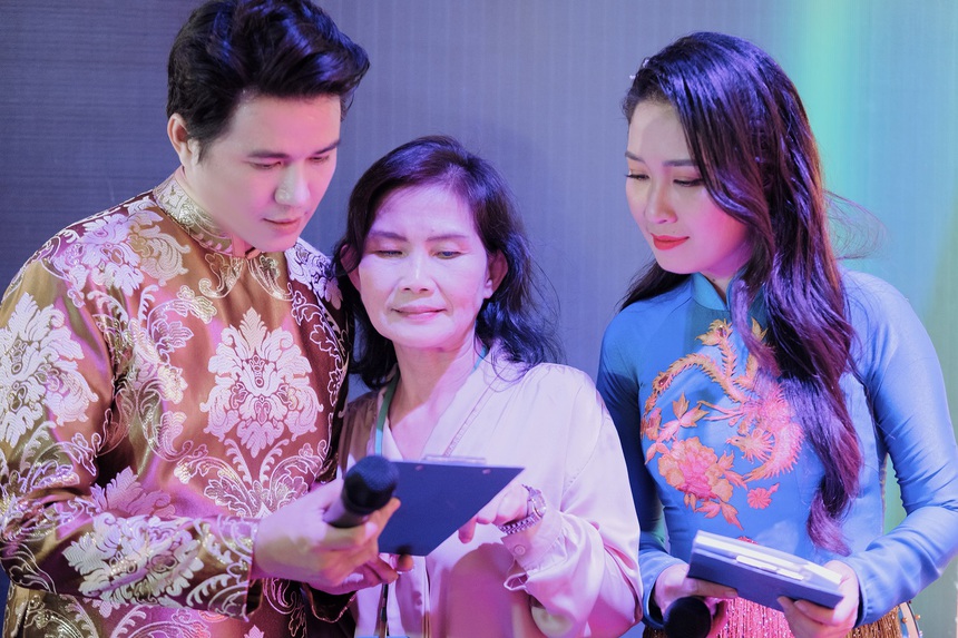 MC Vũ Mạnh Cường: "Tới bây giờ tôi vẫn chưa gửi tiền cho cha mẹ lần nào" - Ảnh 2.