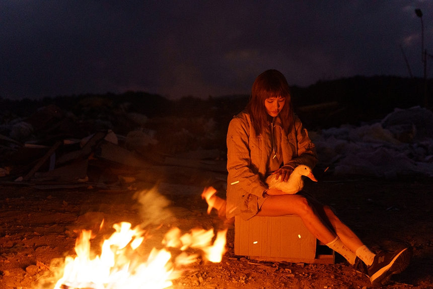 Dân mạng phản ứng thế nào về teaser MV mới của Hiền Hồ? - Ảnh 5. Dân mạng phản ứng thế nào về teaser MV mới của Hiền Hồ? - Ảnh 5.