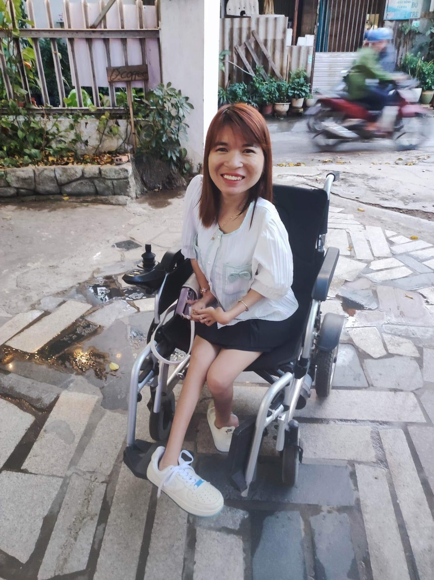 Đi học bị bạn gọi là “người ngoài hành tinh”, cô gái khuyết tật không bỏ cuộc, trở thành cô giáo của cả nghìn học trò - Ảnh 3.