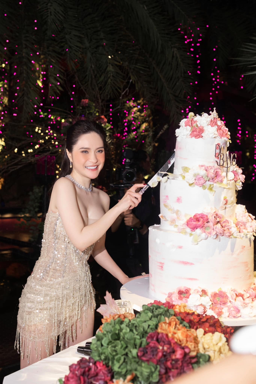 Nhiều lần phát ngôn “ngông” về cách tiêu tiền, Đoàn Di Băng “ngã ngửa” khi biết mình lọt top tìm kiếm của netizen: Bao giờ phá sản? - Ảnh 1. Nhiều lần phát ngôn “ngông” về cách tiêu tiền, Đoàn Di Băng “ngã ngửa” khi biết mình lọt top tìm kiếm của netizen: Bao giờ phá sản? - Ảnh 1.