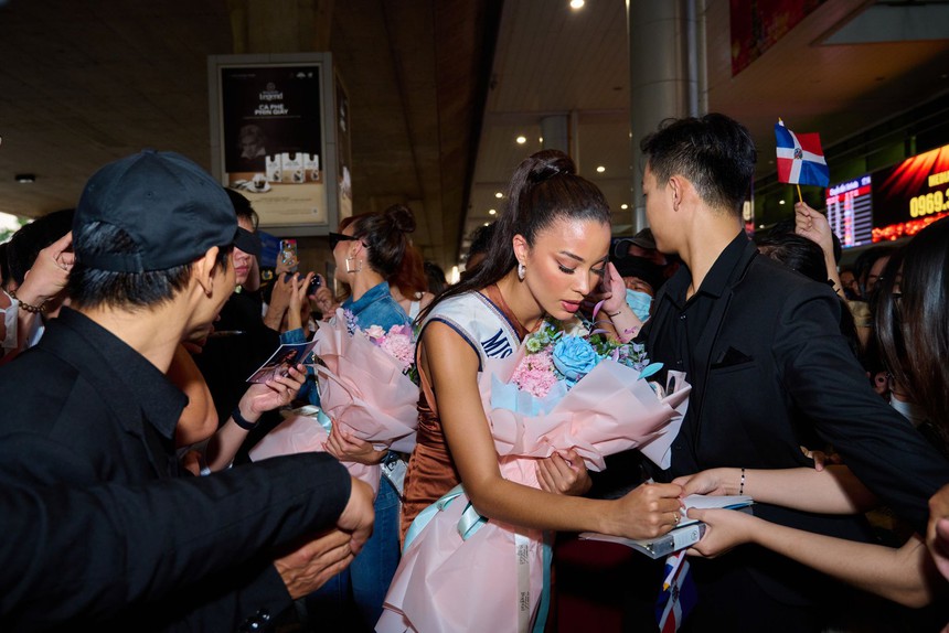 Đương kim Hoa hậu Hoàn vũ đến Việt Nam - Ảnh 2.