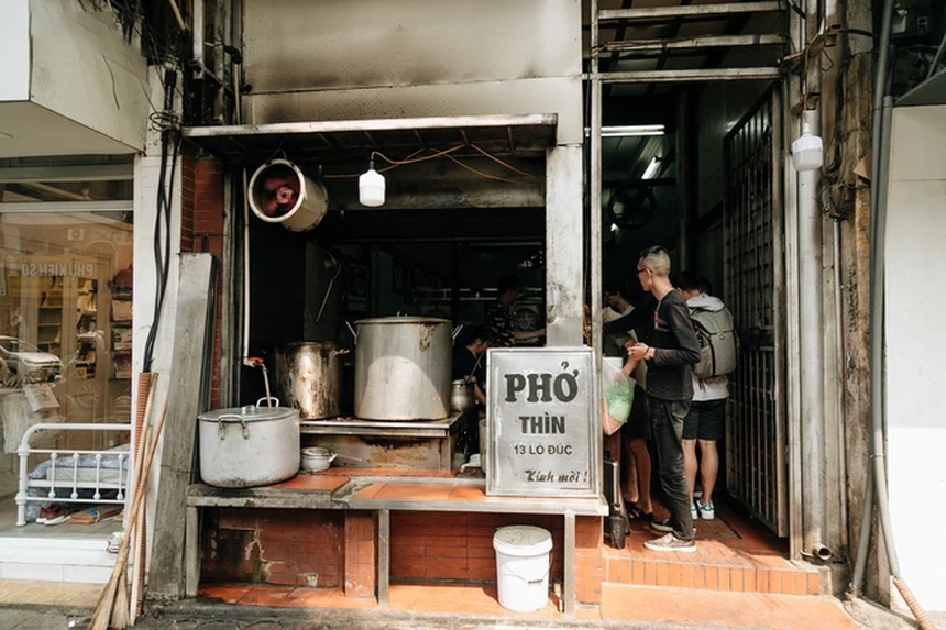 Mạng xã hội rần rần trước tin ông chủ phở Thìn Lò Đúc bị tố bán bản quyền thương hiệu mà mình không sở hữu, vi phạm thoả thuận hợp tác - Ảnh 3.