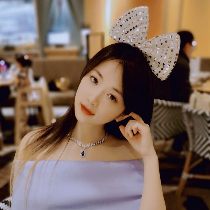 4 nàng 'học bá' từng làm mưa làm gió mạng xã hội Trung Quốc: Nổi lên nhờ học lực 'khủng' và nhan sắc đỉnh cao, nhưng đều bị công kích vì 1 điều - Ảnh 4. 4 nàng 'học bá' từng làm mưa làm gió mạng xã hội Trung Quốc: Nổi lên nhờ học lực 'khủng' và nhan sắc đỉnh cao, nhưng đều bị công kích vì 1 điều - Ảnh 4.