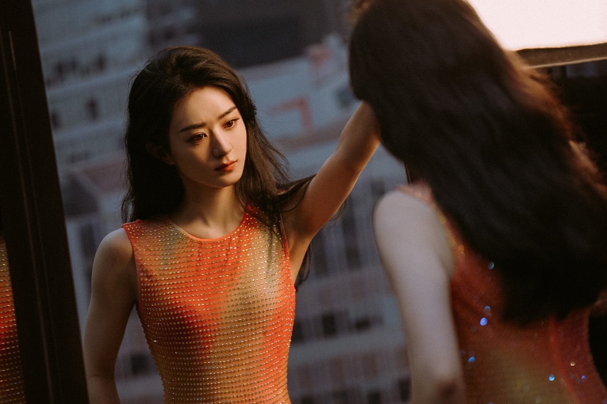 Lộ tạo hình 'quê mùa' của Triệu Lệ Dĩnh trong dự án mới - Ảnh 1.