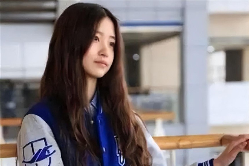 4 nàng 'học bá' từng làm mưa làm gió mạng xã hội Trung Quốc: Nổi lên nhờ học lực 'khủng' và nhan sắc đỉnh cao, nhưng đều bị công kích vì 1 điều - Ảnh 8. 4 nàng 'học bá' từng làm mưa làm gió mạng xã hội Trung Quốc: Nổi lên nhờ học lực 'khủng' và nhan sắc đỉnh cao, nhưng đều bị công kích vì 1 điều - Ảnh 8.