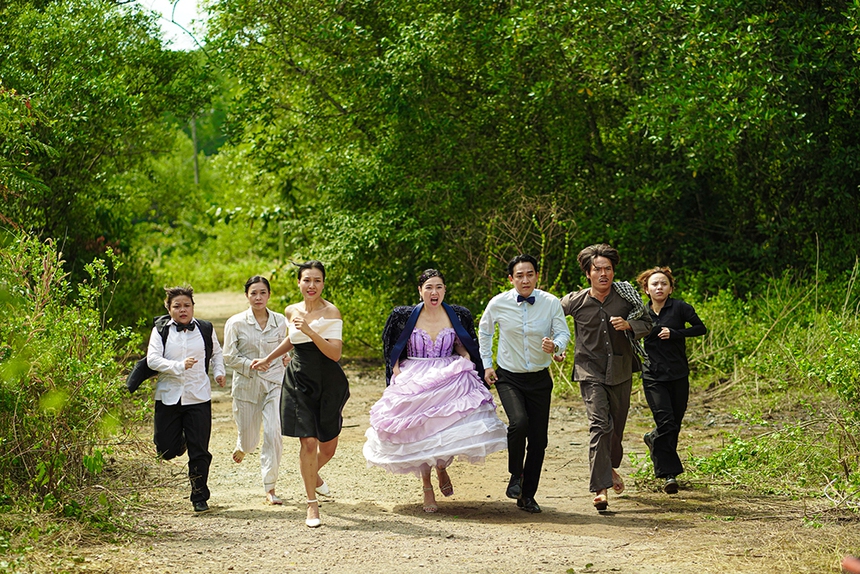 'Biệt đội rất ổn' của Lê Khánh, Hứa Vĩ Văn tưởng kịch tính, hóa ra rất 'lầy lội' - Ảnh 5. 'Biệt đội rất ổn' của Lê Khánh, Hứa Vĩ Văn tưởng kịch tính, hóa ra rất 'lầy lội' - Ảnh 5.