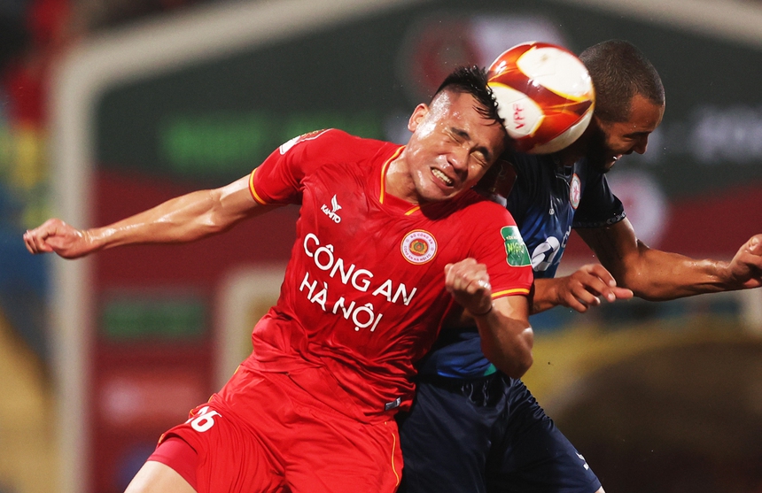 Câu chuyện thể thao: Đừng để V-League mãi "hy sinh" - Ảnh 1.