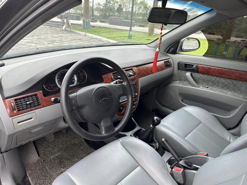 Chevrolet Lacetti 12 năm tuổi chào bán hơn 160 triệu đồng: Người bán chia sẻ 'tội gì phải đi SH' - Ảnh 4. Chevrolet Lacetti 12 năm tuổi chào bán hơn 160 triệu đồng: Người bán chia sẻ 'tội gì phải đi SH' - Ảnh 4.