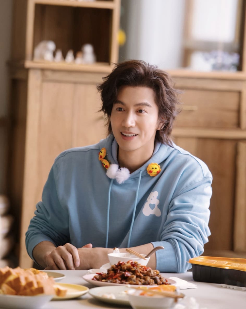 Đóng chính trong phim 'Hoa hạ', Ngôn Thừa Húc vẫn được coi là thần tượng dù đã gần ngũ thập - Ảnh 1. Đóng chính trong phim 'Hoa hạ', Ngôn Thừa Húc vẫn được coi là thần tượng dù đã gần ngũ thập - Ảnh 1.