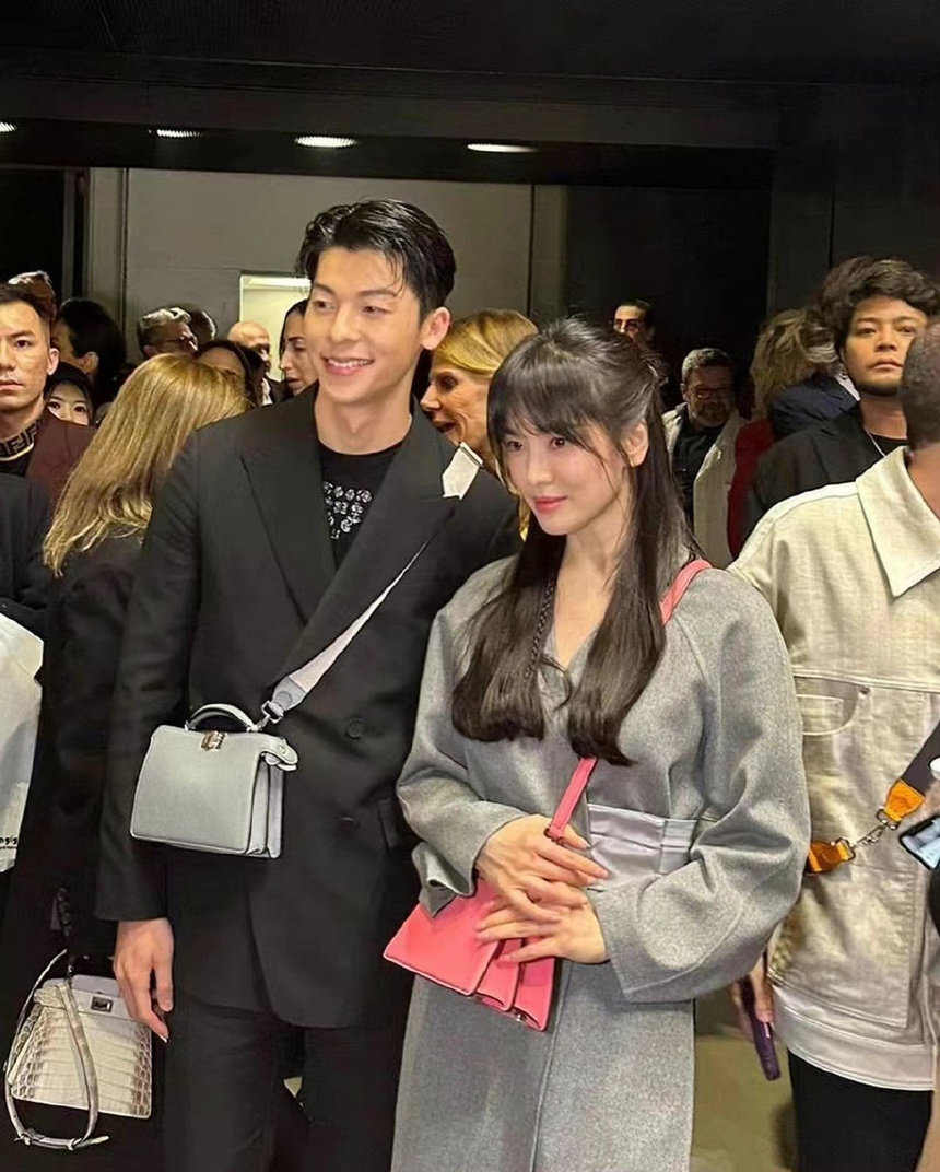 Song Hye Kyo trẻ trung bất ngờ khi đứng cạnh mỹ nam kém 9 tuổi - Ảnh 7.