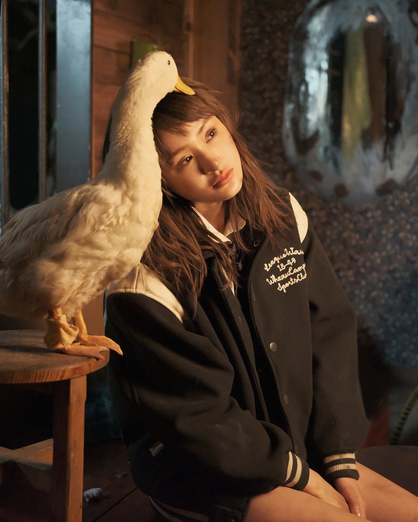 Hiền Hồ kết hợp Denis Đặng trong MV trở lại sau 3 năm, 'plot twist' khiến khán giả bất ngờ! - Ảnh 5. Hiền Hồ kết hợp Denis Đặng trong MV trở lại sau 3 năm, 'plot twist' khiến khán giả bất ngờ! - Ảnh 5.