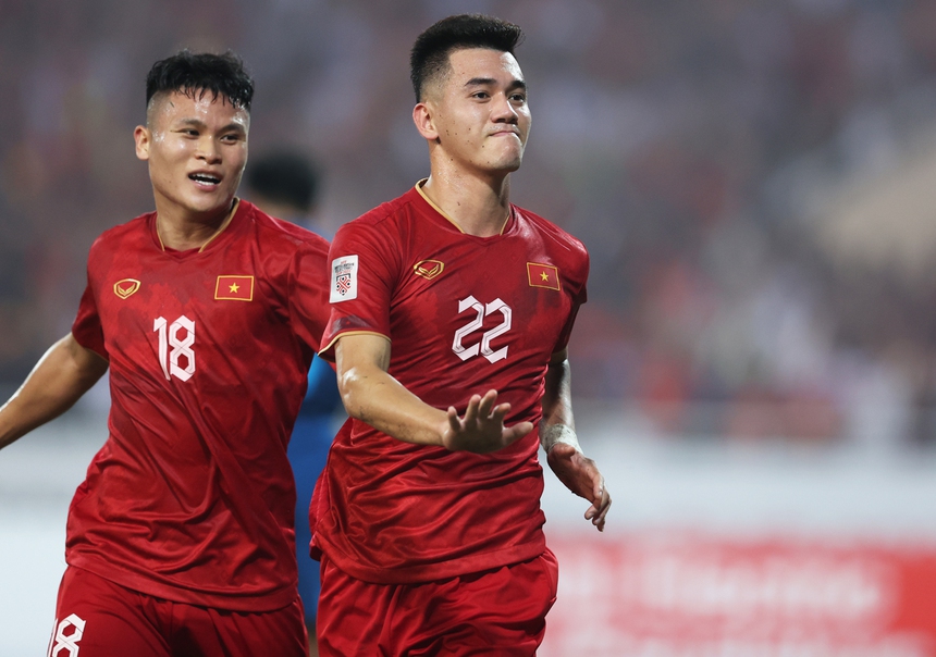 Gala trao giải Quả bóng Vàng Việt Nam 2022: Huỳnh Như và Tiến Linh hay Văn Quyết? - Ảnh 1. Gala trao giải Quả bóng Vàng Việt Nam 2022: Huỳnh Như và Tiến Linh hay Văn Quyết? - Ảnh 1.