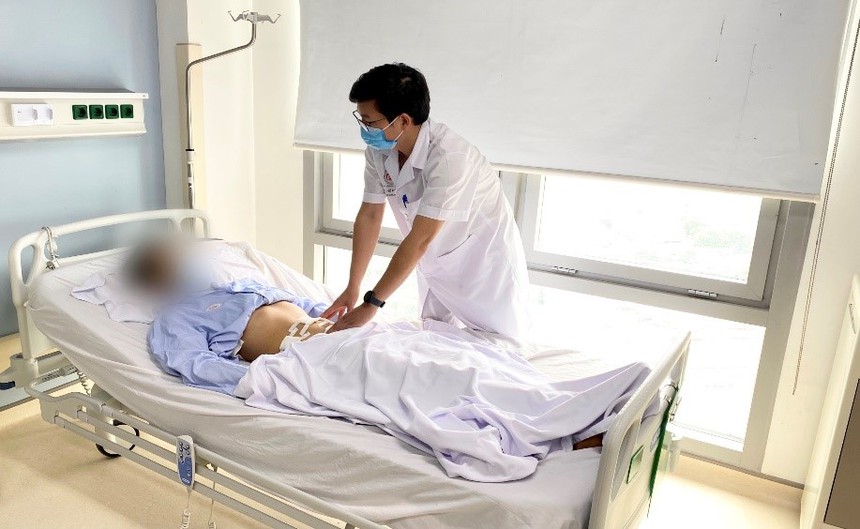 Mắc căn bệnh hay gặp ở trẻ con, người đàn ông 15 ngày đi đại tiện 1 lần phải cắt toàn bộ đại tràng - Ảnh 1.