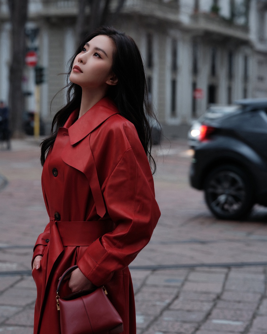 (TIN THỨ 7) Ngắm bộ ảnh bên đường phố Milan đẹp hút hồn của Lưu Thi Thi - Ảnh 9.