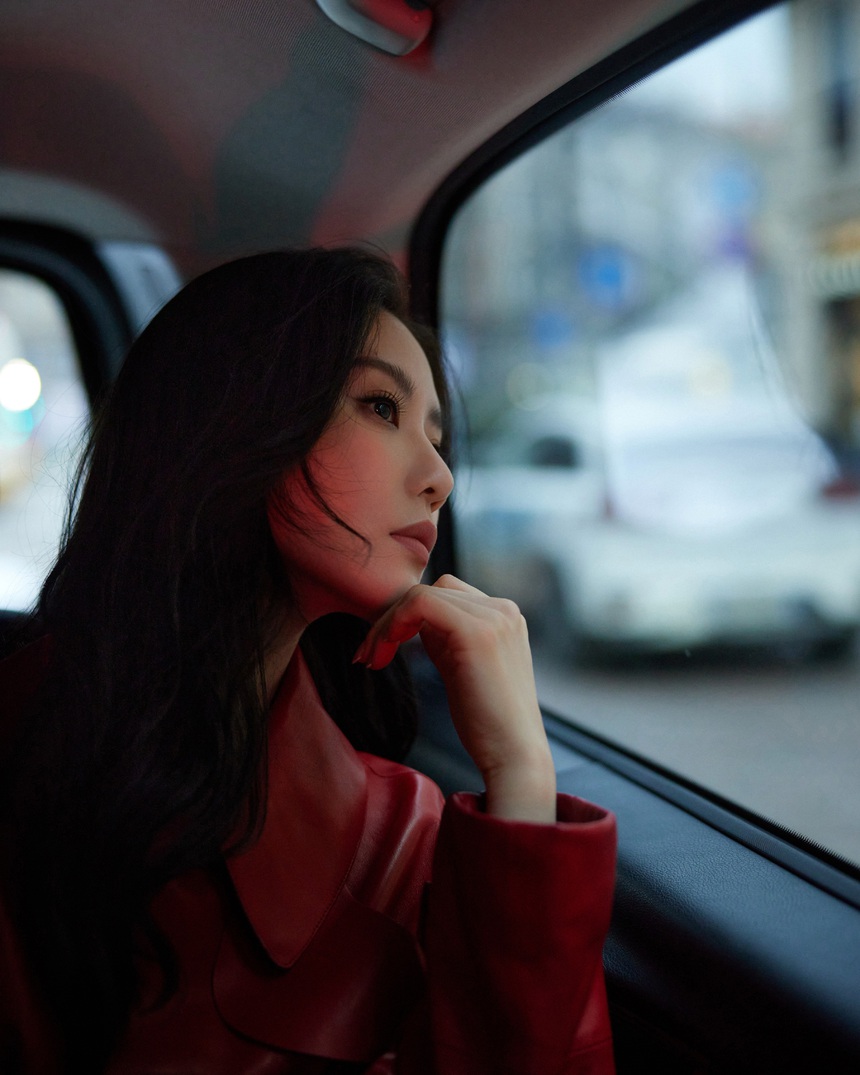 (TIN THỨ 7) Ngắm bộ ảnh bên đường phố Milan đẹp hút hồn của Lưu Thi Thi - Ảnh 8.