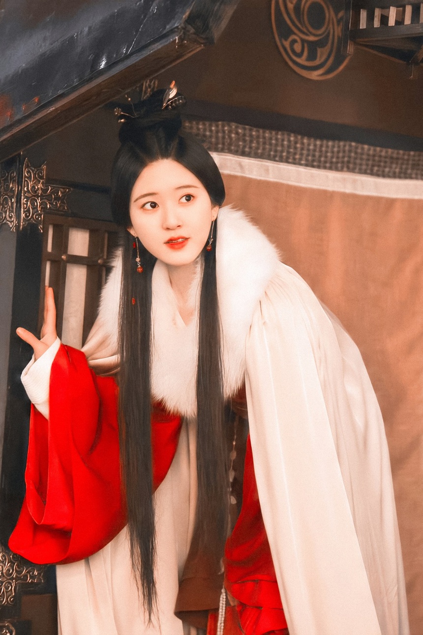 'Đụng hàng' Triệu Lộ Tư nhưng nàng tiểu hoa này được khen xinh đẹp hơn hẳn, nhan sắc còn 'na ná' Trương Bá Chi khiến dân tình thương nhớ - Ảnh 5. 'Đụng hàng' Triệu Lộ Tư nhưng nàng tiểu hoa này được khen xinh đẹp hơn hẳn, nhan sắc còn 'na ná' Trương Bá Chi khiến dân tình thương nhớ - Ảnh 5.