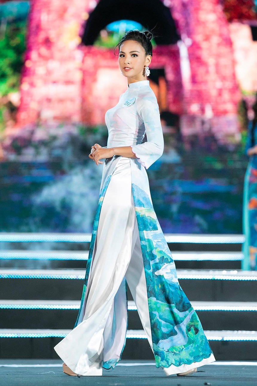 MC Quỳnh Nga - Mỹ nhân "cầm trịch" Miss Universe Vietnam là ai? - Ảnh 3. MC Quỳnh Nga - Mỹ nhân "cầm trịch" Miss Universe Vietnam là ai? - Ảnh 3.