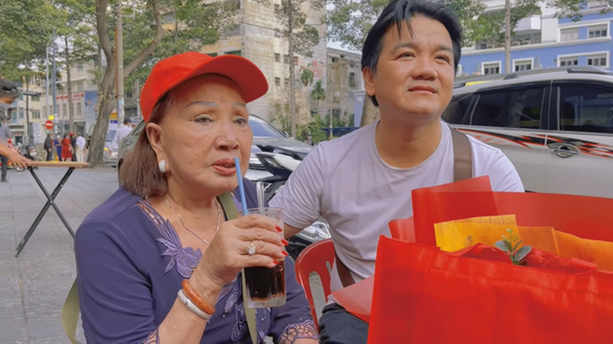 Xót xa nghệ sĩ Hồng Nga: Mới năm trước còn khỏe, giờ đã tiều tụy và lẫn nhiều - Ảnh 2.