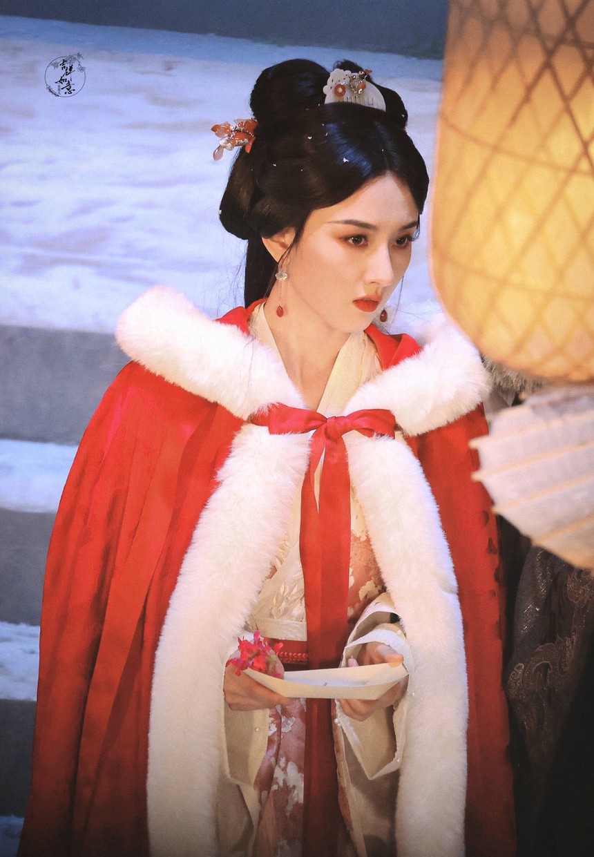 'Đụng hàng' Triệu Lộ Tư nhưng nàng tiểu hoa này được khen xinh đẹp hơn hẳn, nhan sắc còn 'na ná' Trương Bá Chi khiến dân tình thương nhớ - Ảnh 2. 'Đụng hàng' Triệu Lộ Tư nhưng nàng tiểu hoa này được khen xinh đẹp hơn hẳn, nhan sắc còn 'na ná' Trương Bá Chi khiến dân tình thương nhớ - Ảnh 2.