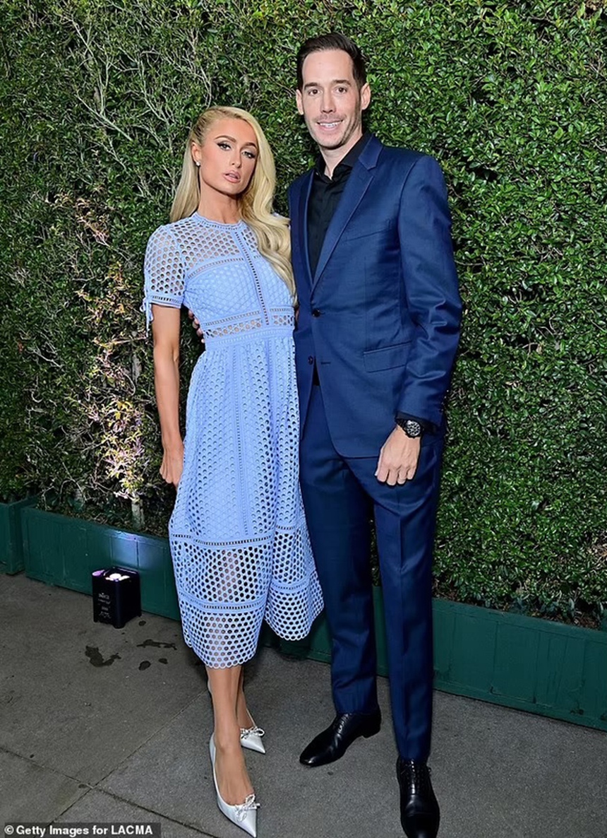 Paris Hilton chia sẻ những hình ảnh đầu tiên chụp cùng con trai Phoenix, sẽ có 'sưu tập' toàn con trai - Ảnh 6. Paris Hilton chia sẻ những hình ảnh đầu tiên chụp cùng con trai Phoenix, sẽ có 'sưu tập' toàn con trai - Ảnh 6.