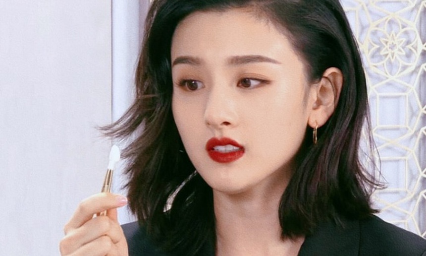 'Đụng hàng' Triệu Lộ Tư nhưng nàng tiểu hoa này được khen xinh đẹp hơn hẳn, nhan sắc còn 'na ná' Trương Bá Chi khiến dân tình thương nhớ - Ảnh 8. 'Đụng hàng' Triệu Lộ Tư nhưng nàng tiểu hoa này được khen xinh đẹp hơn hẳn, nhan sắc còn 'na ná' Trương Bá Chi khiến dân tình thương nhớ - Ảnh 8.