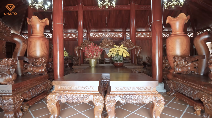 Nhà siêu giàu lau bàn ghế rồng phượng tiền tỷ thế nào? - Ảnh 5.